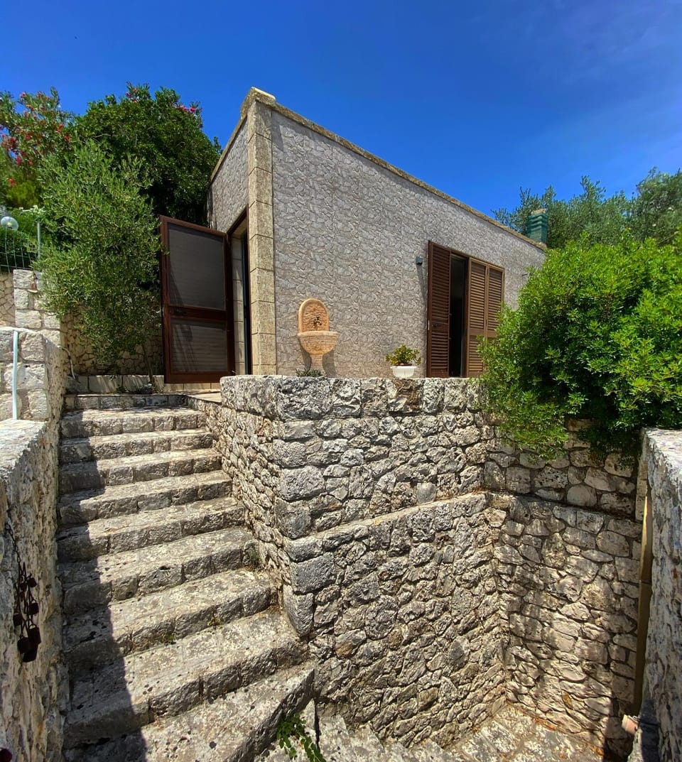 Property building, Facade/entrance, Day, Landmark view