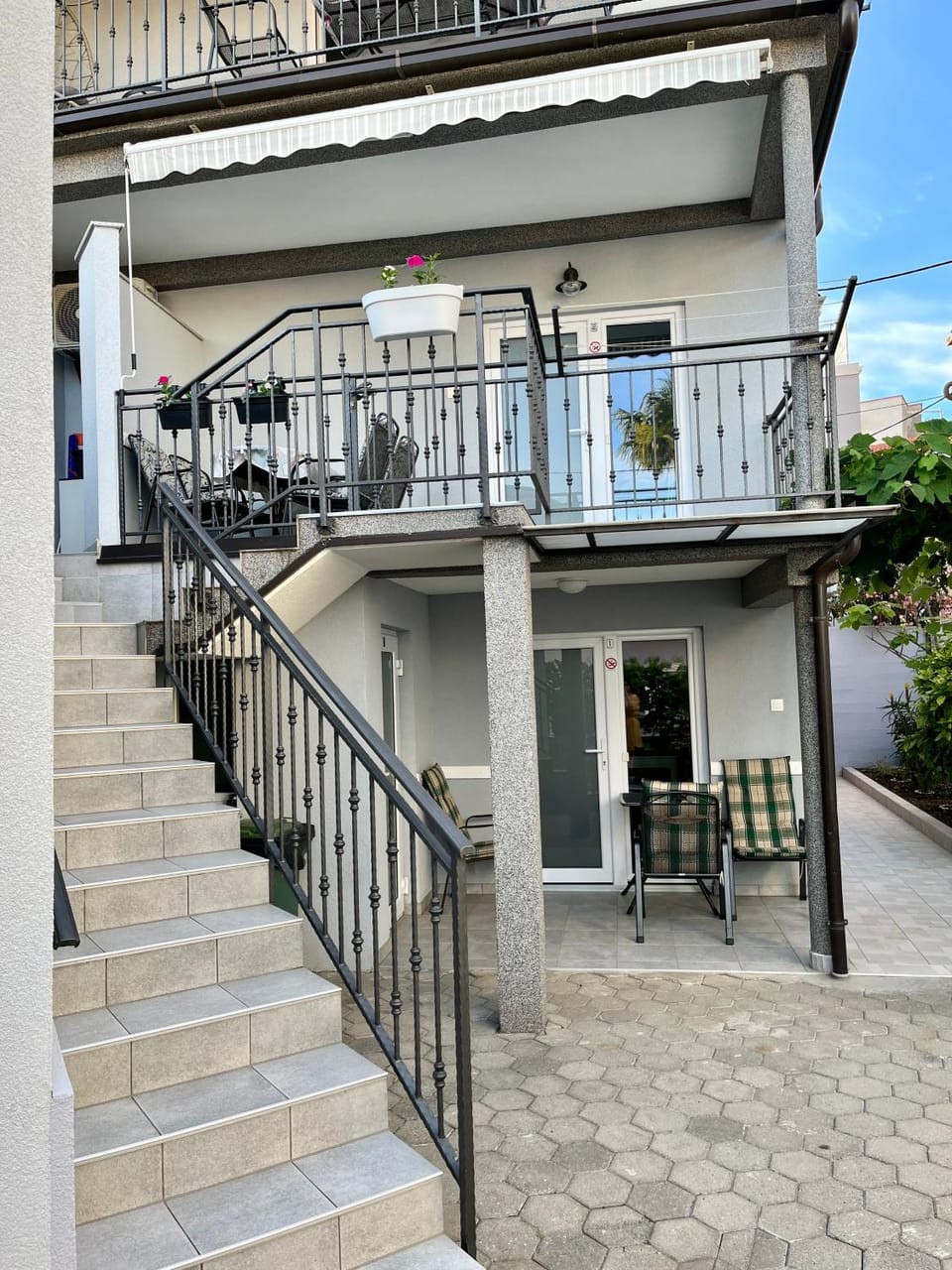 Property building, Facade/entrance