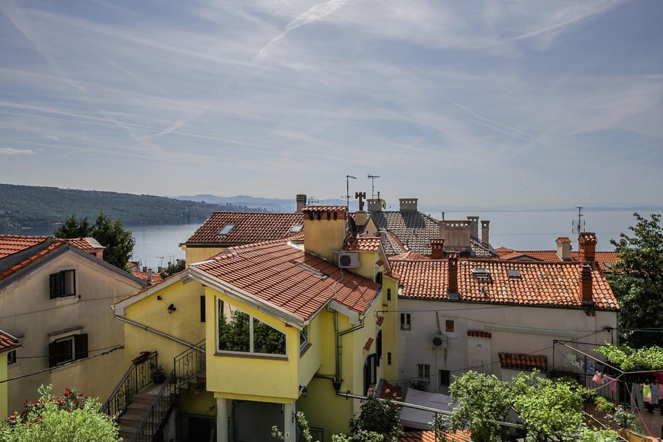 Neighbourhood, Sea view, Street view
