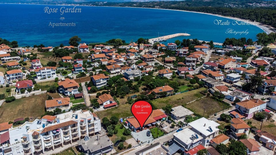 Property building, Beach, Location