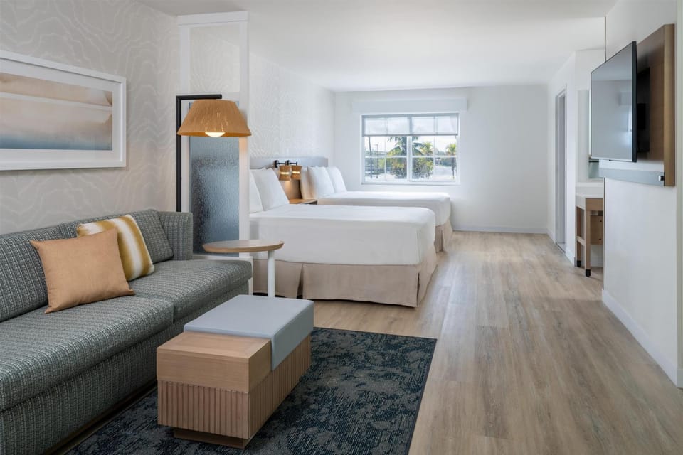 Bed, Living room, Photo of the whole room, Seating area, Bedroom