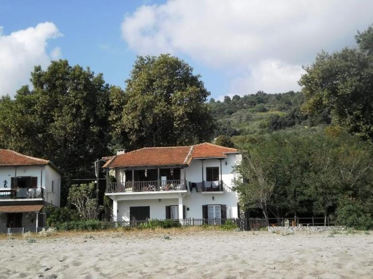Restaurant/places to eat, Neighbourhood, Garden, Balcony/Terrace, Beach, Sea view, Supermarket/grocery shop