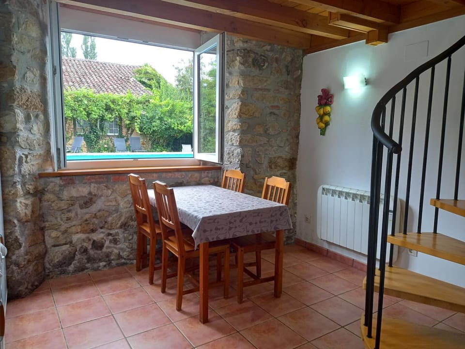 Dining area, Garden view, Pool view, internet, internet, toaster