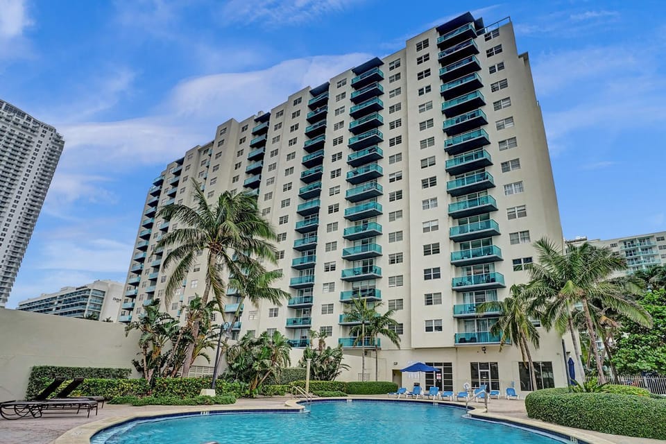 Luxury Beachfront Apartments 4001 S Ocean Dr Apartment in Hollywood Beach