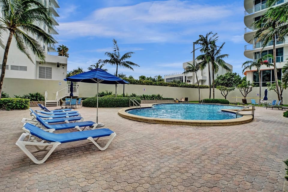Luxury Beachfront Apartments 4001 S Ocean Dr Apartment in Hollywood Beach