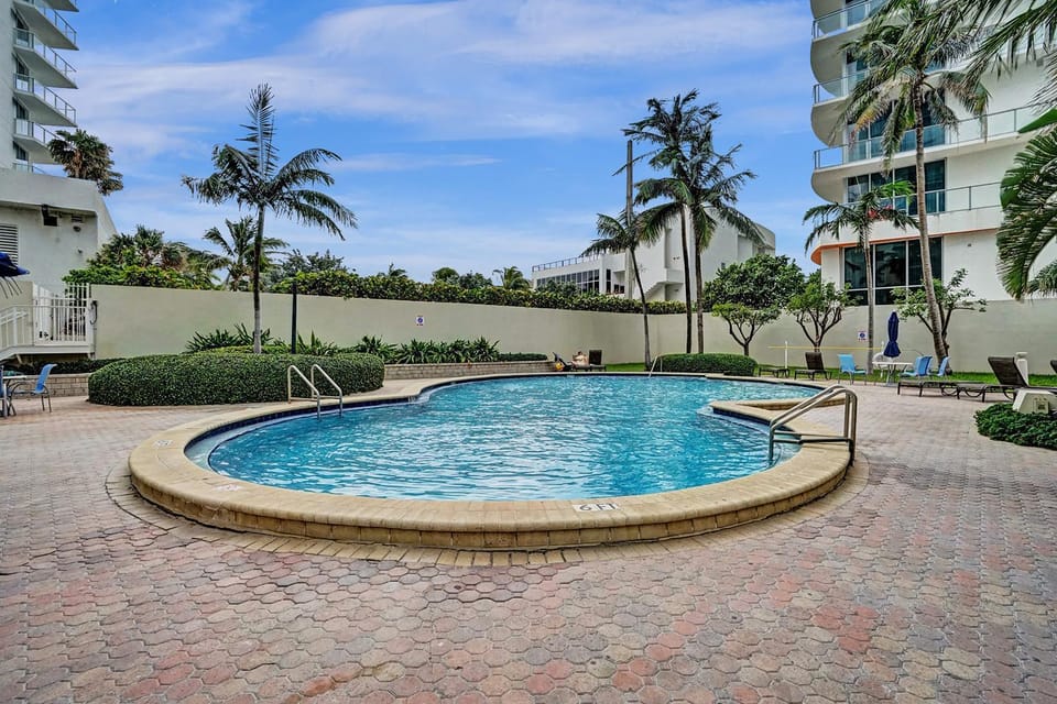 Luxury Beachfront Apartments 4001 S Ocean Dr Apartment in Hollywood Beach