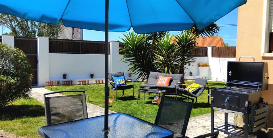 Beach house with garden House in Lisbon District