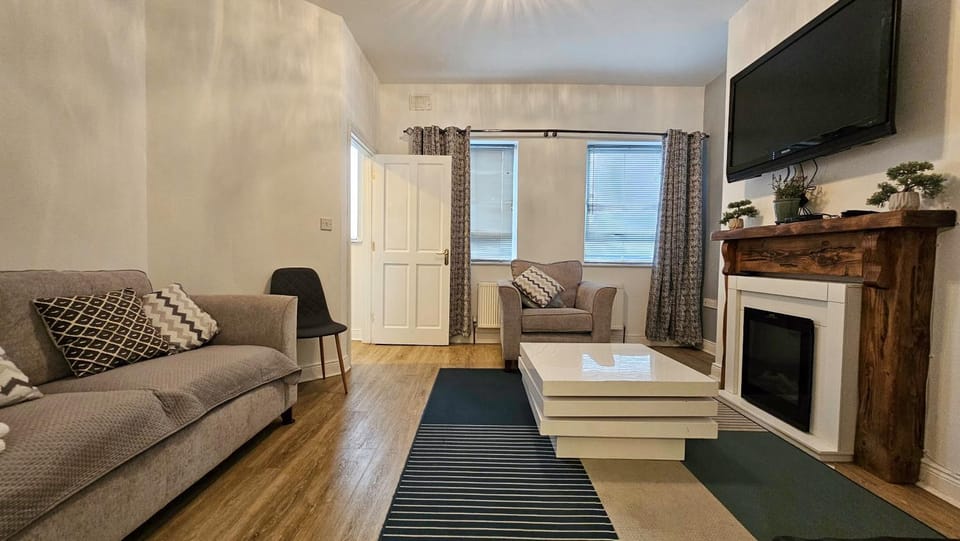 Communal lounge/ TV room, TV and multimedia, Living room