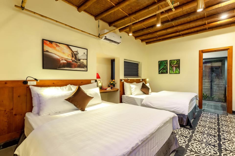 Bed, Photo of the whole room, Decorative detail, Bedroom