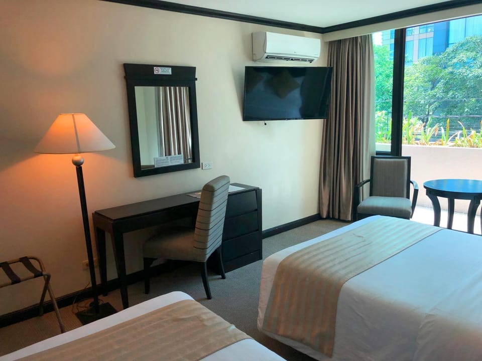 Communal lounge/ TV room, Bed, Photo of the whole room