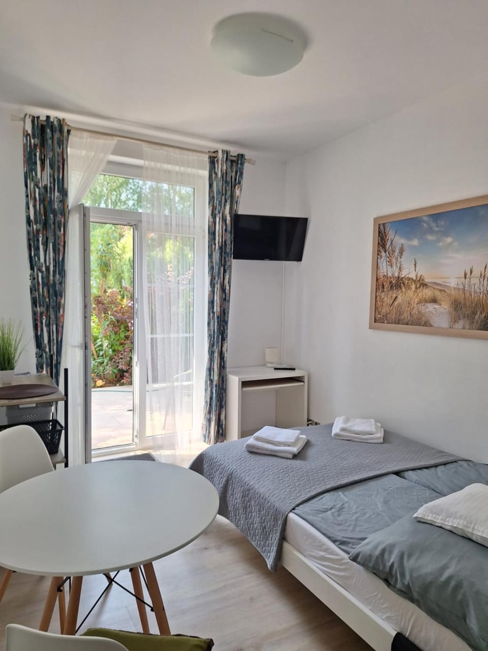 Bed, TV and multimedia, Balcony/Terrace, Photo of the whole room, minibar, towels