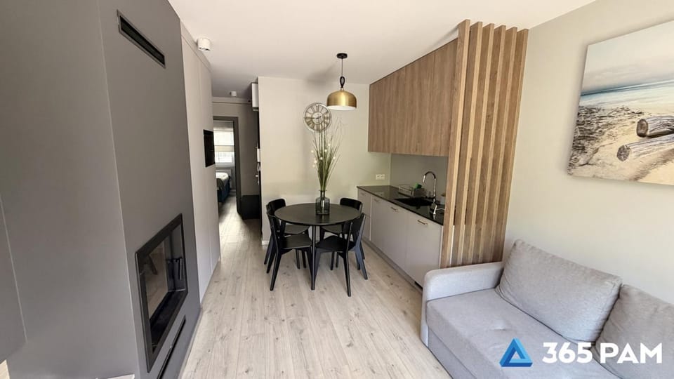 TV and multimedia, Living room, Seating area, Dining area, fireplace