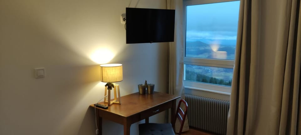 TV and multimedia, hair dresser