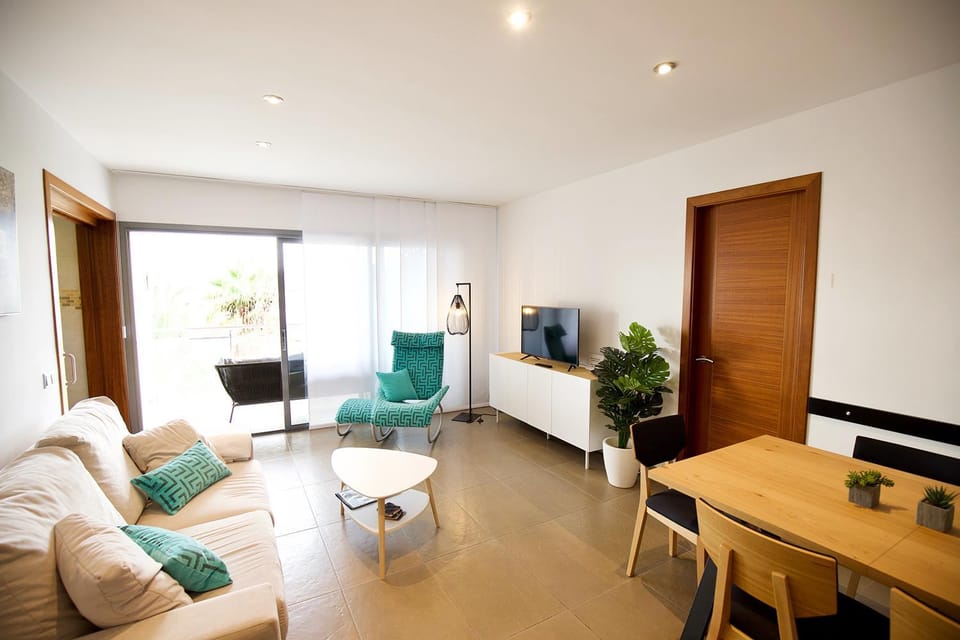 Communal lounge/ TV room, Living room, Lounge or bar, Seating area, Dining area