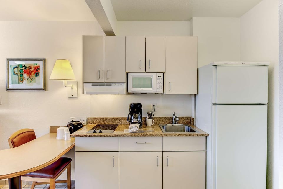 Kitchen or kitchenette, Photo of the whole room, On site