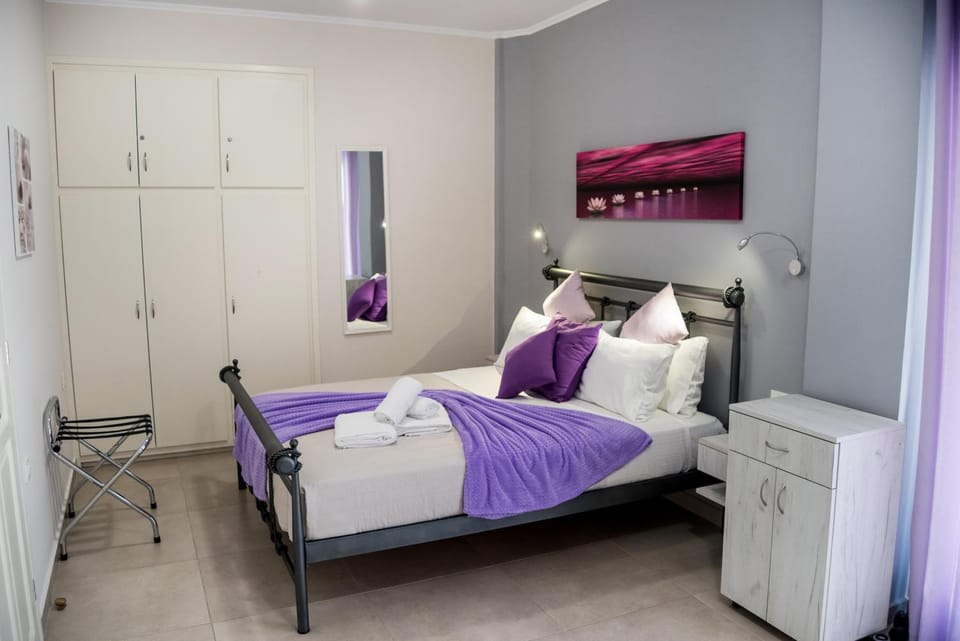 Bed, Photo of the whole room, wardrobe