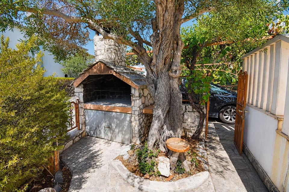 Property building, Day, BBQ facilities, Garden, Other, Garden view, Parking