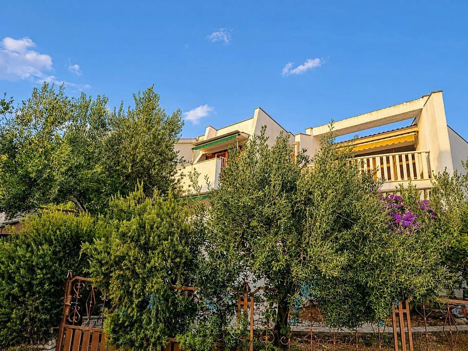 Property building, Patio, Balcony/Terrace, Beach, Sea view