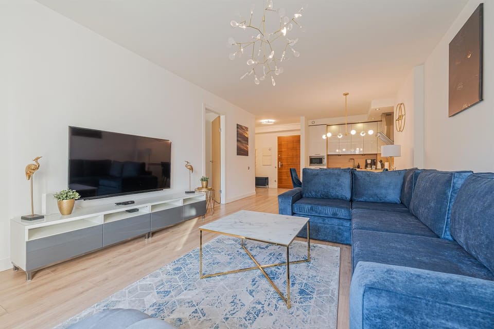 TV and multimedia, Kitchen or kitchenette, Living room, Seating area