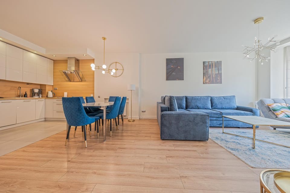 Kitchen or kitchenette, Seating area, Dining area