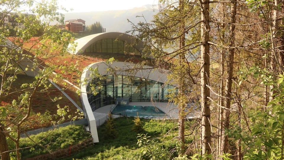 Property building, Garden, Fitness centre/facilities, Swimming pool