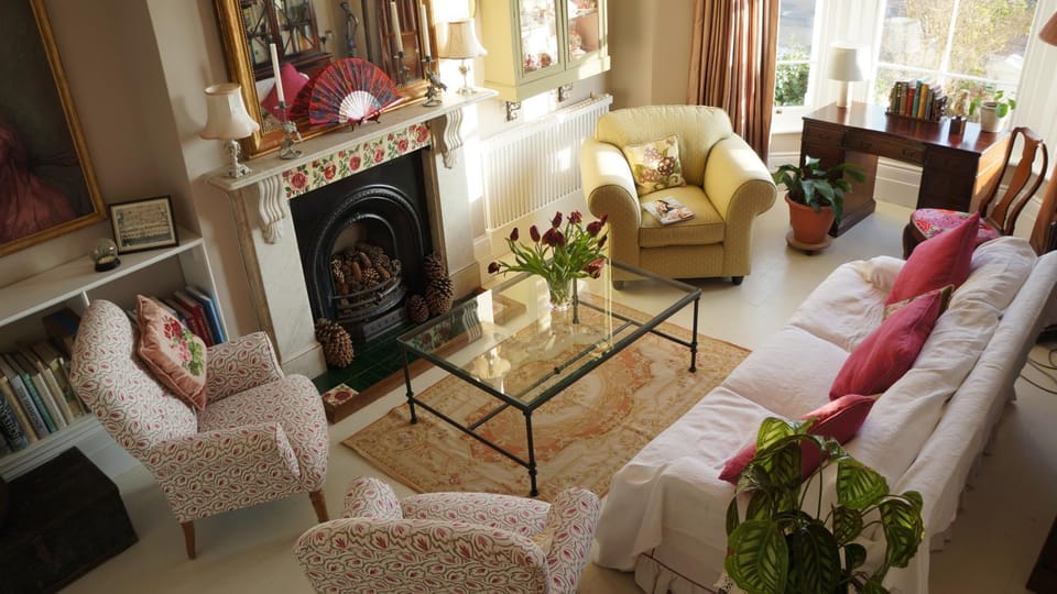 Communal lounge/ TV room, Living room, Seating area