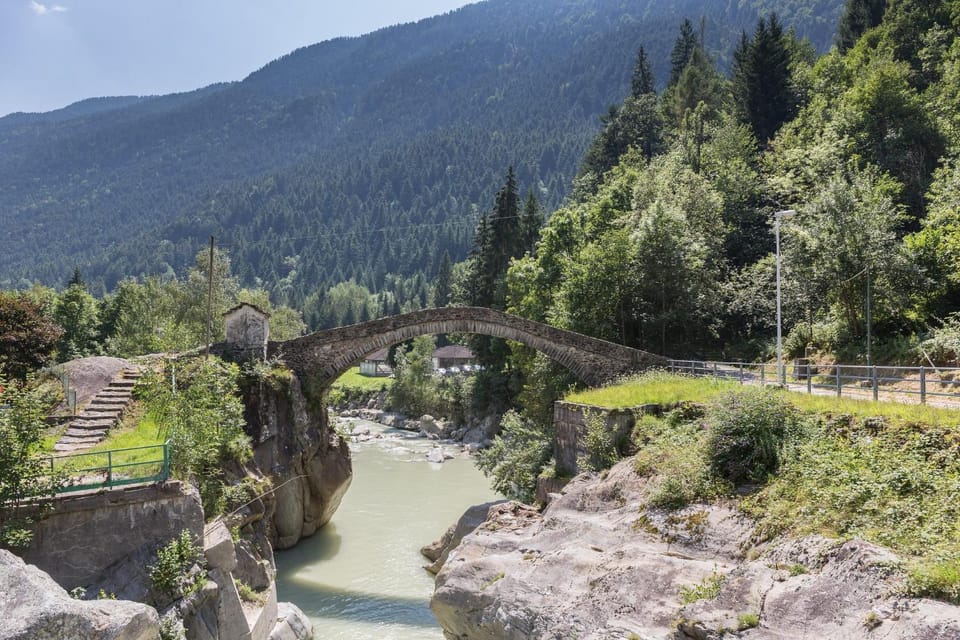 Nearby landmark, Natural landscape, River view