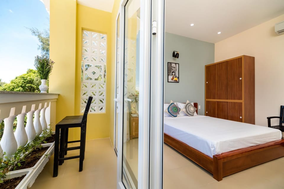 Bed, Photo of the whole room, Bedroom, wardrobe, air conditioner