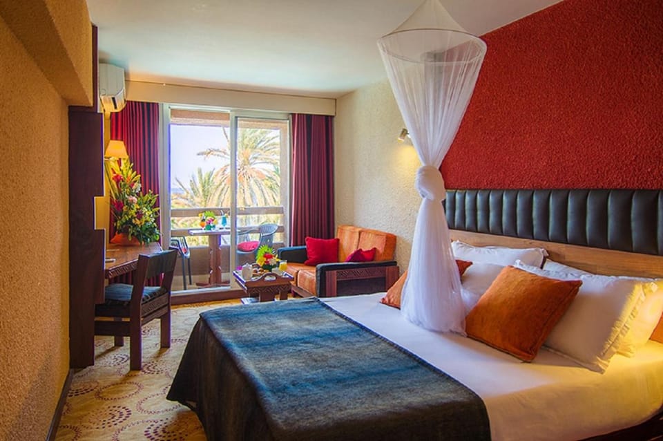 Bed, Balcony/Terrace, Living room, Bedroom, Pool view, Sea view
