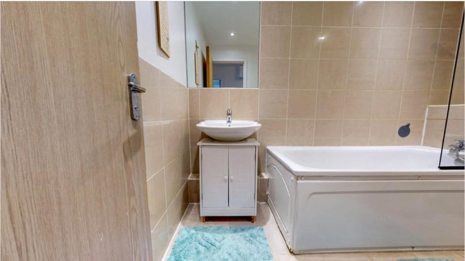 15 min walk to Tower Bridge Apartment in London Borough of Southwark
