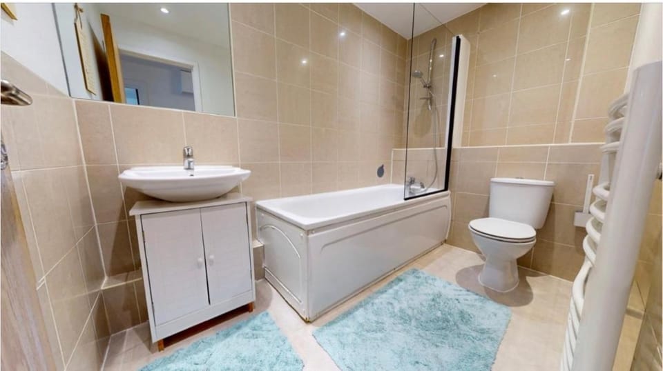 15 min walk to Tower Bridge Apartment in London Borough of Southwark