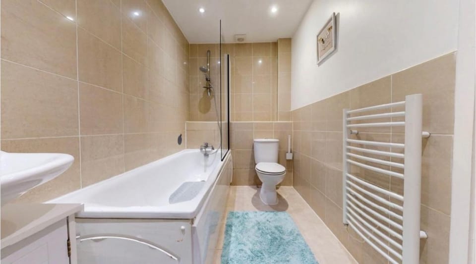 15 min walk to Tower Bridge Apartment in London Borough of Southwark