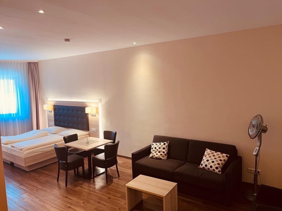Bed, Seating area