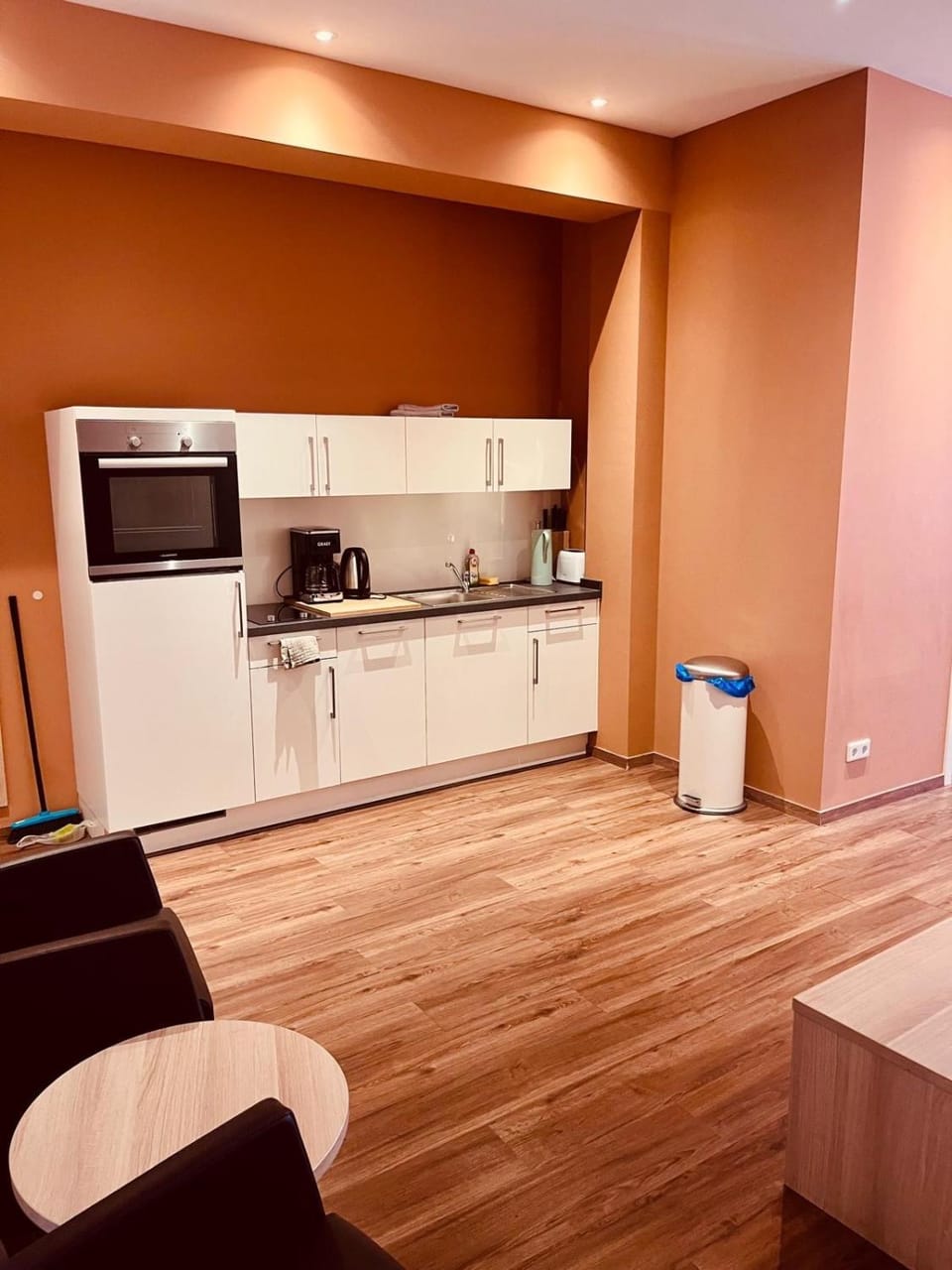 Kitchen or kitchenette, oven, stove