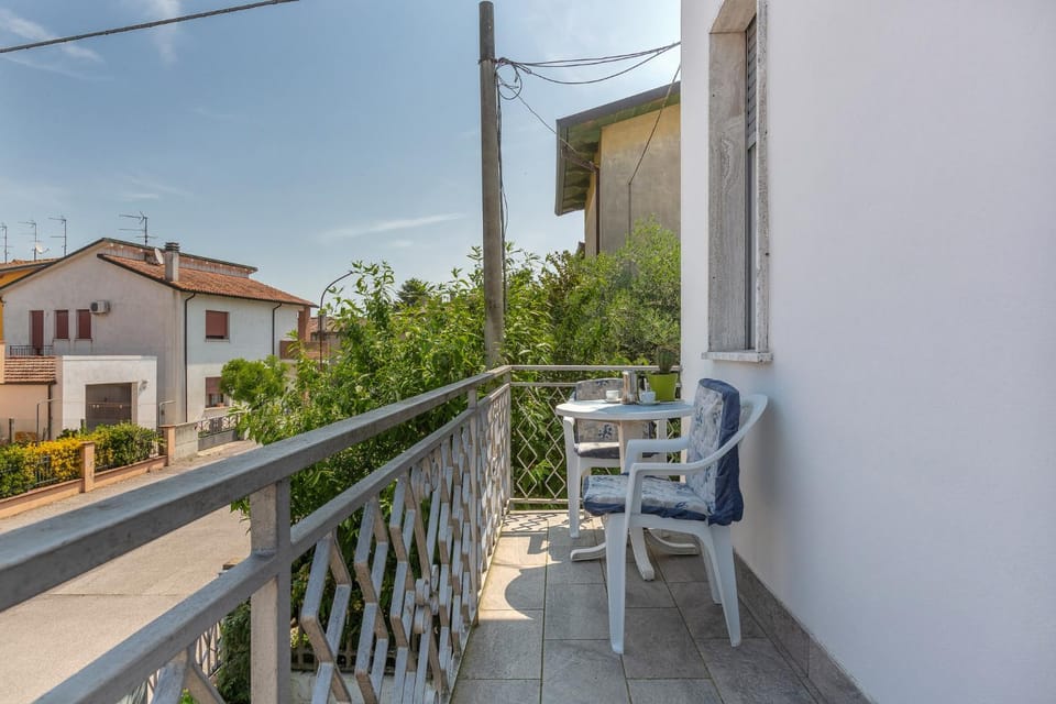 Property building, Balcony/Terrace, Balcony/Terrace