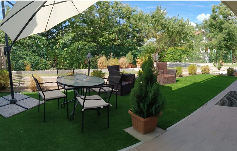 Garden, Dining area, Garden view