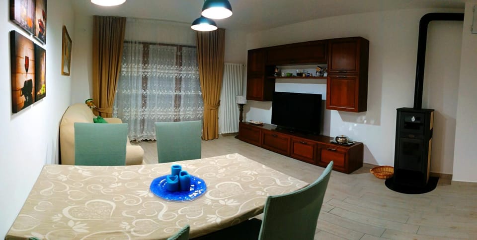 Communal lounge/ TV room, Living room, Dining area
