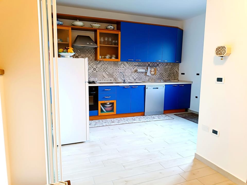 Kitchen or kitchenette, pet friendly, stove