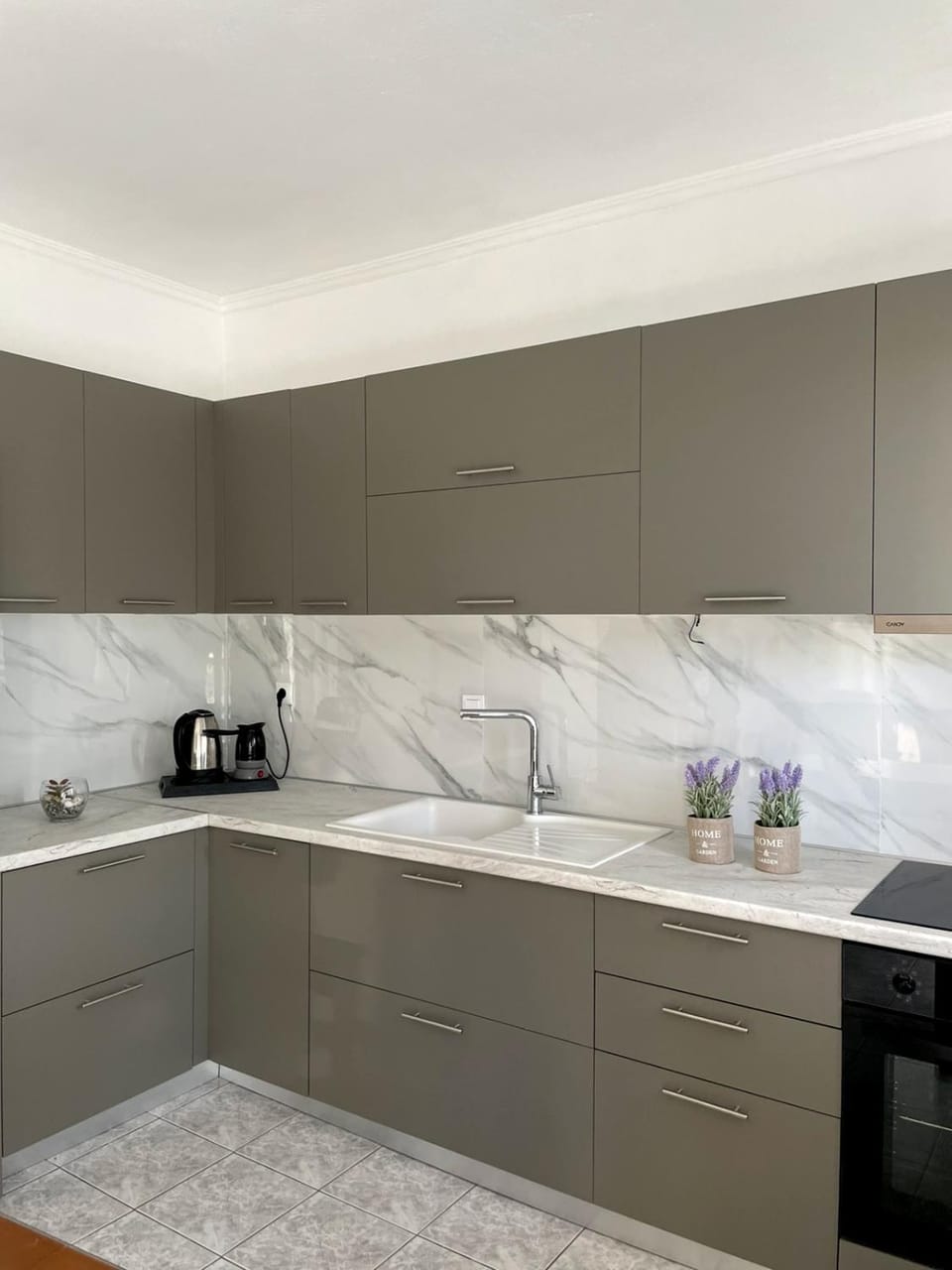 Coffee/tea facilities, stove, kitchen