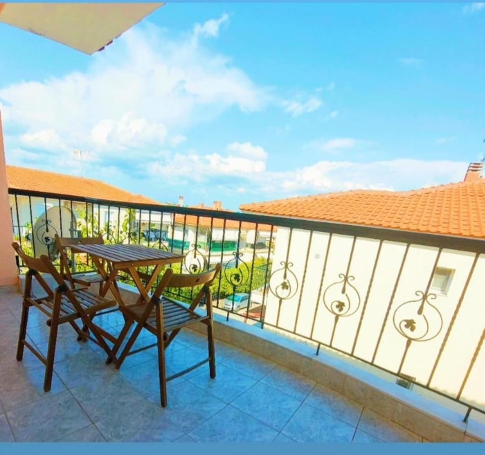 Patio, Day, View (from property/room), Balcony/Terrace