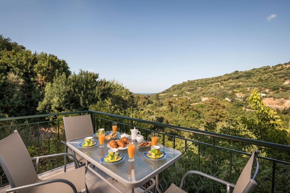 Garden, Balcony/Terrace, Mountain view