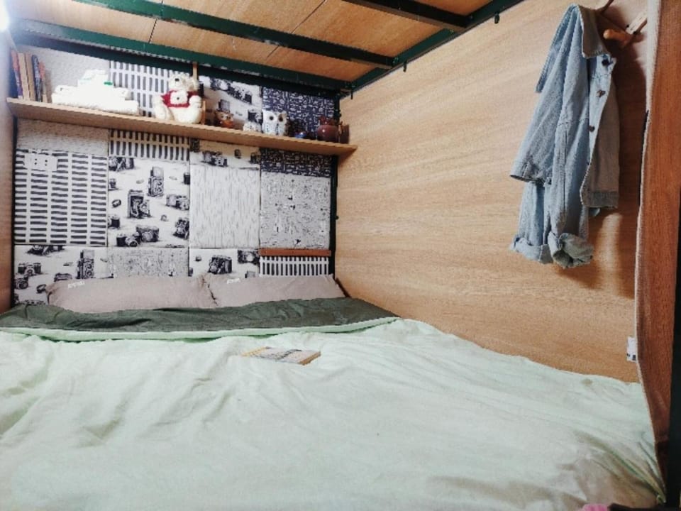Bed, bunk bed
