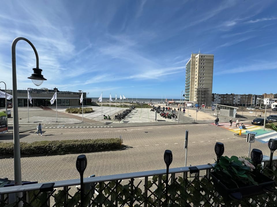Day, City view, Street view, Location, Parking