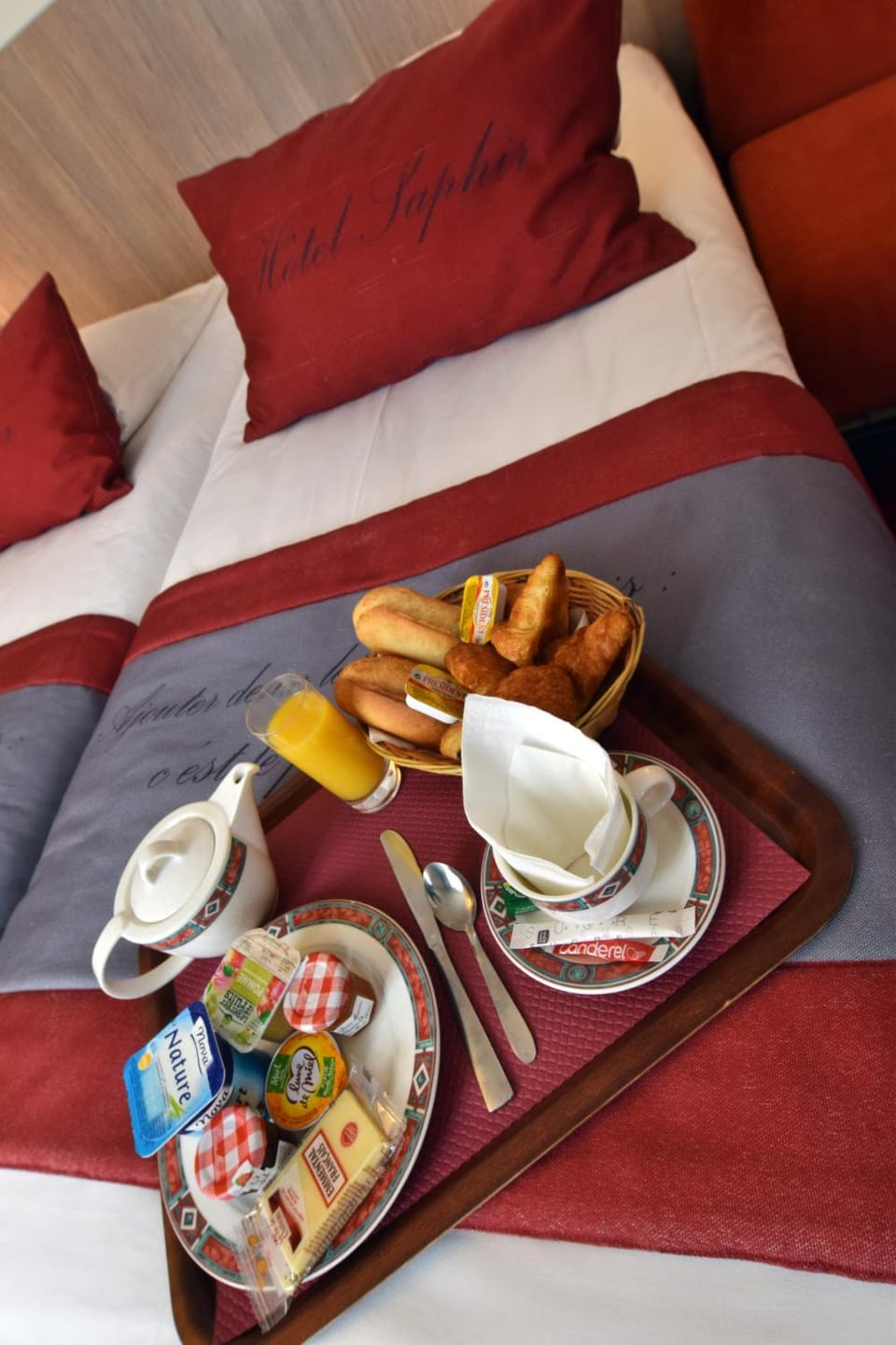 Photo of the whole room, Bedroom, Breakfast, Continental breakfast