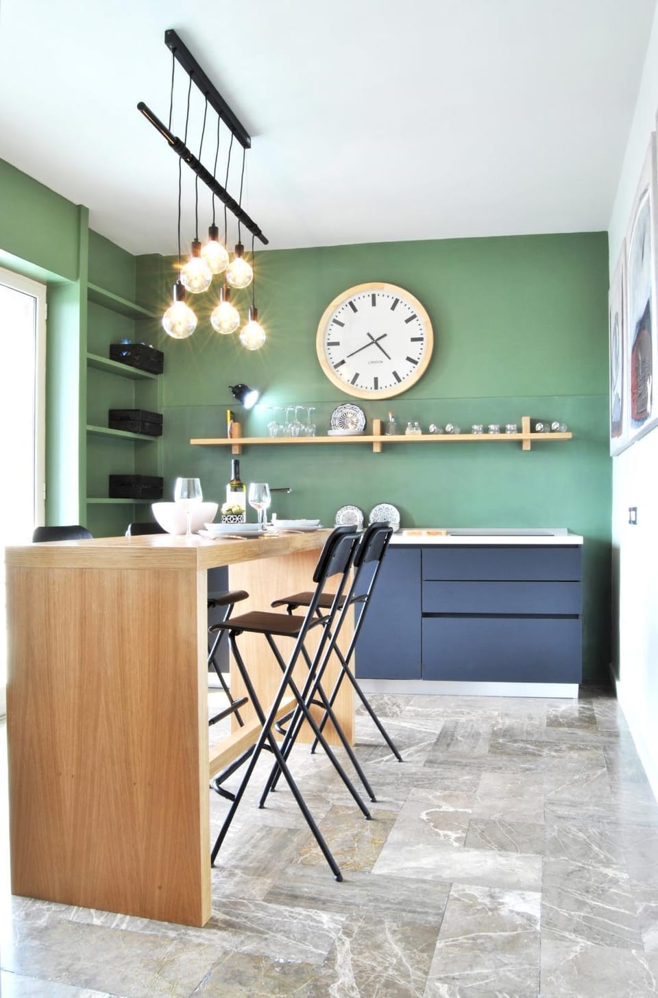 Kitchen or kitchenette, Dining area