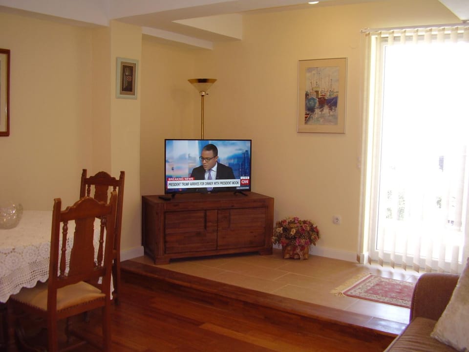 TV and multimedia, Evening entertainment