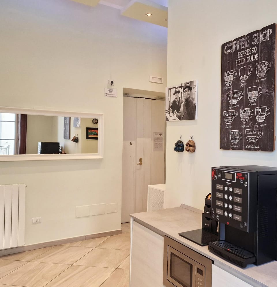 Communal lounge/ TV room, Coffee/tea facilities, Lobby or reception, Internal: Not applicable to any particular room