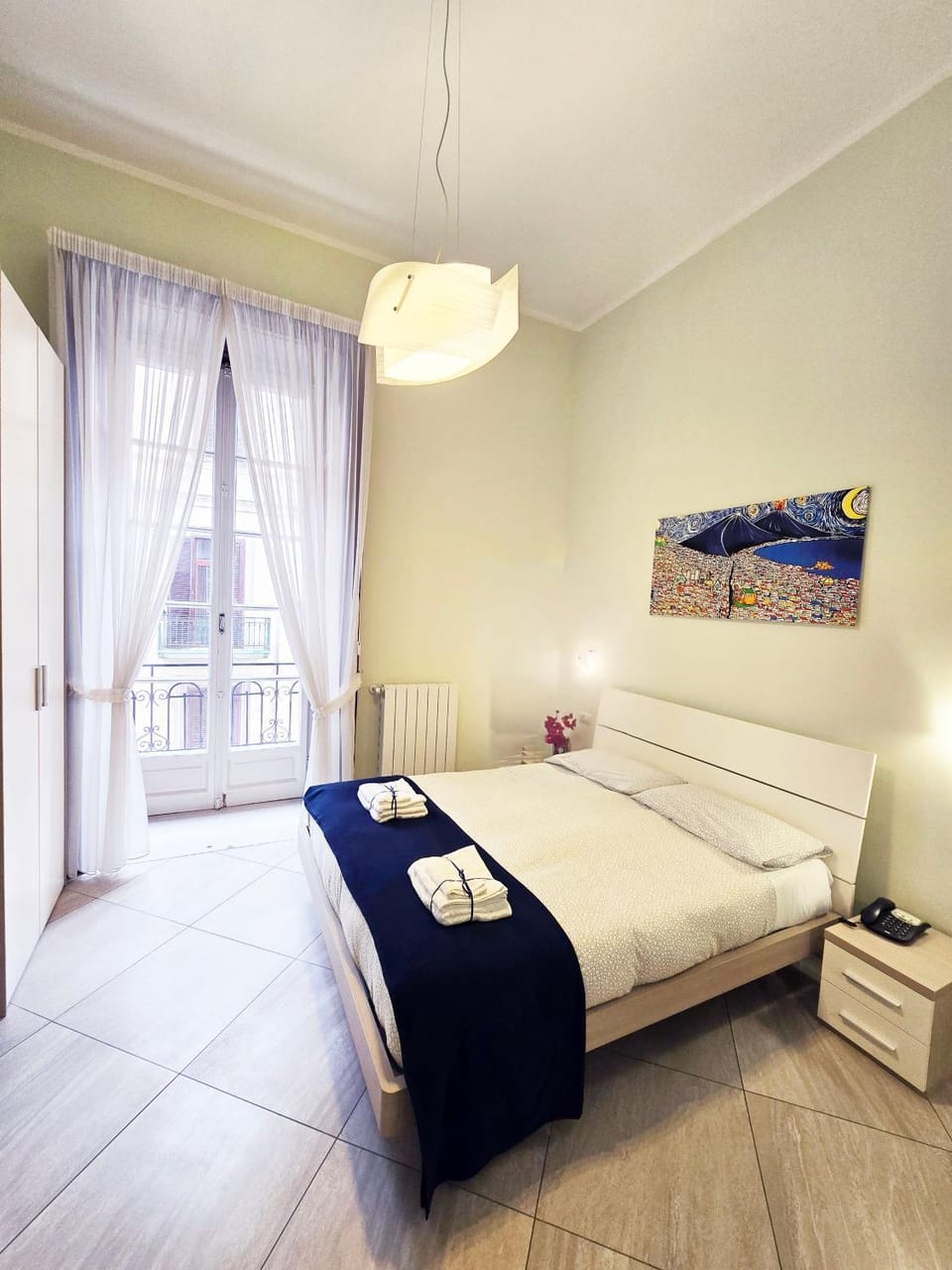 Bed, Balcony/Terrace, Photo of the whole room, Decorative detail, Bedroom, City view, towels