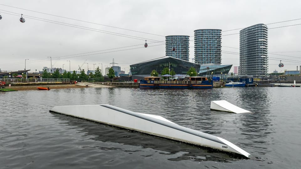 Nearby landmark, Day, Neighbourhood, Activities, River view