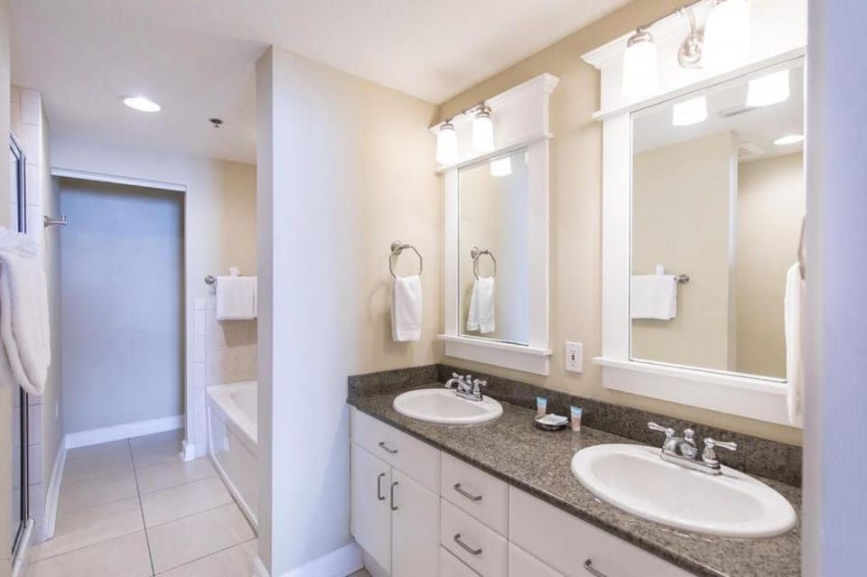 Shower, Toilet, Bathroom, Bath